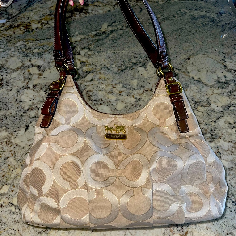 ✨VINTAGE COACH CREAM AND GOLD HANDBAG✨